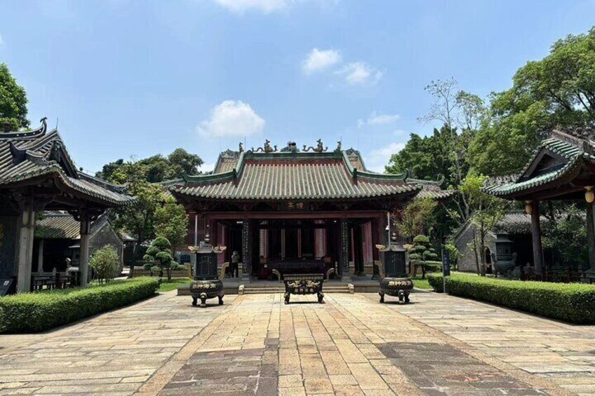 Southern Han Mausoleums Museum and Nanhai God Temple Tour