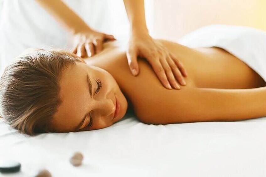 Hurghada: Therapeutic Massage, Sauna and Jacuzzi with Transfer