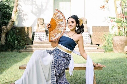 Professional Photoshoot Wearing Traditional Outfit in Bali