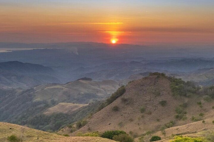 Sunset Picnic and Wine at Cerro Pinocho