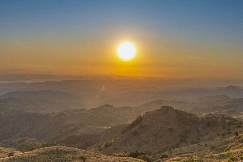 Sunset Picnic and Wine at Cerro Pinocho