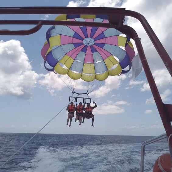 Picture 6 for Activity Cozumel: 15 Minute Parachute Boat Flight
