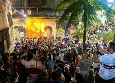 Rio: Pub Crawl in Pedra do Sal mit Live-Samba und Caipirinhas