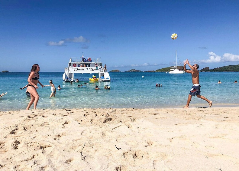 Culebra Snorkeling Tour by Catamaran with Lunch & Drinks