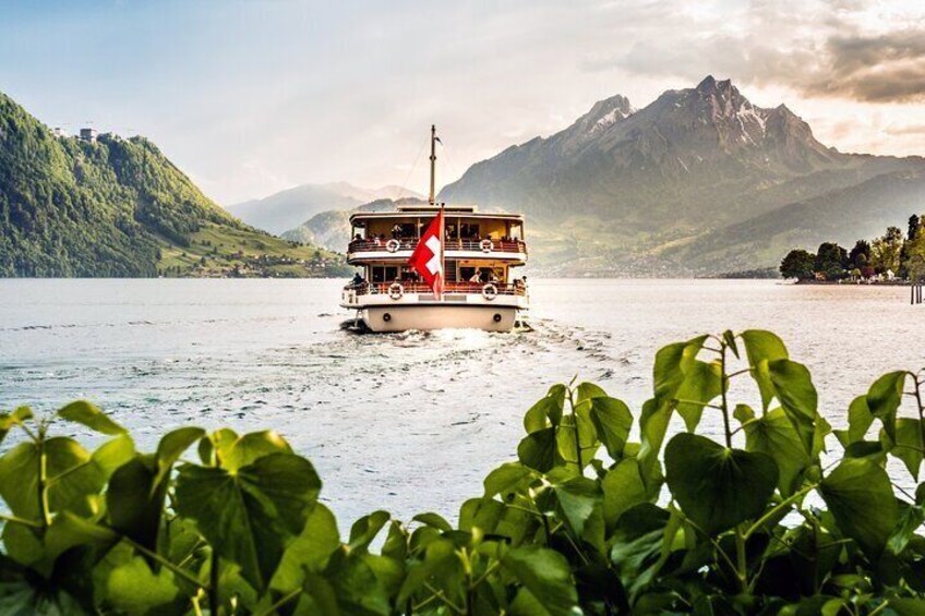 Private Tour to Authentic Lake in Lucerne 