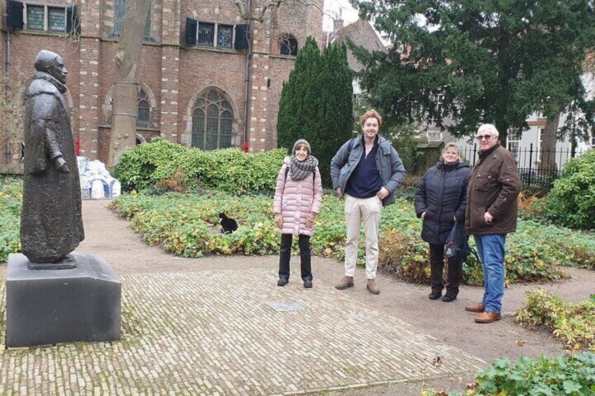 Group with William of Orange statue. Delft