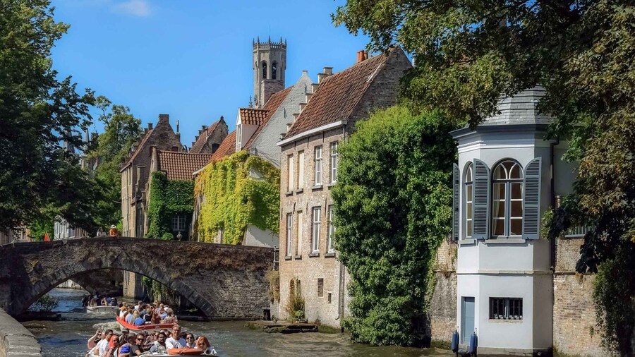 Bruges: Walking Tour, Canal Boat Trip w/Beer Tasting Option