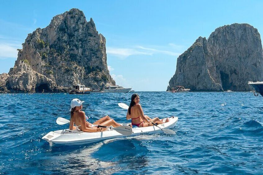 Kayak tour in Capri between caves and beaches