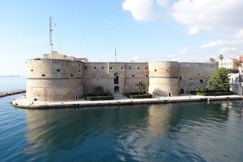 Castel Sant'Angelo (Aragonese Castle)
