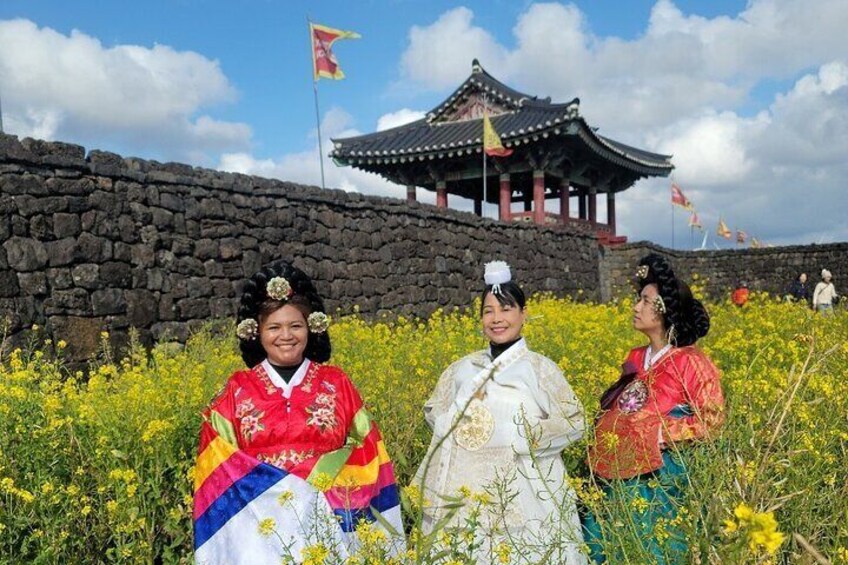 Hanbok Experience & Seasonal Half-Day Private Package Tour 