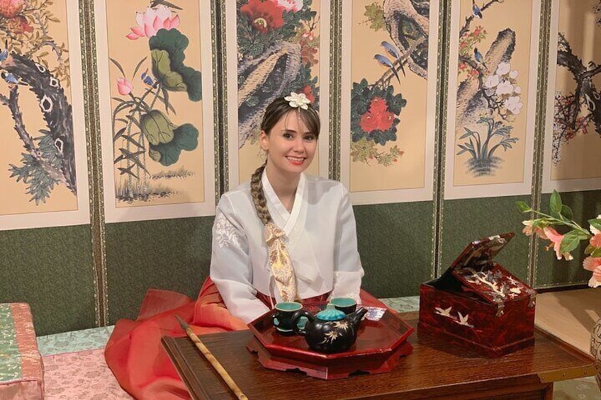 Hanbok Experience & Seasonal Half-Day Private Package Tour 