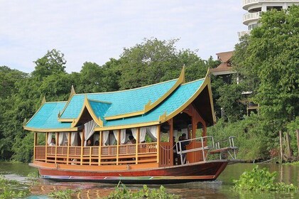 Historic Ayutthaya Cruise Featuring Traditional Thai Dance