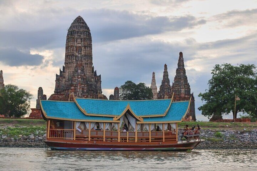 Historic Ayutthaya Cruise Featuring Traditional Thai Dance