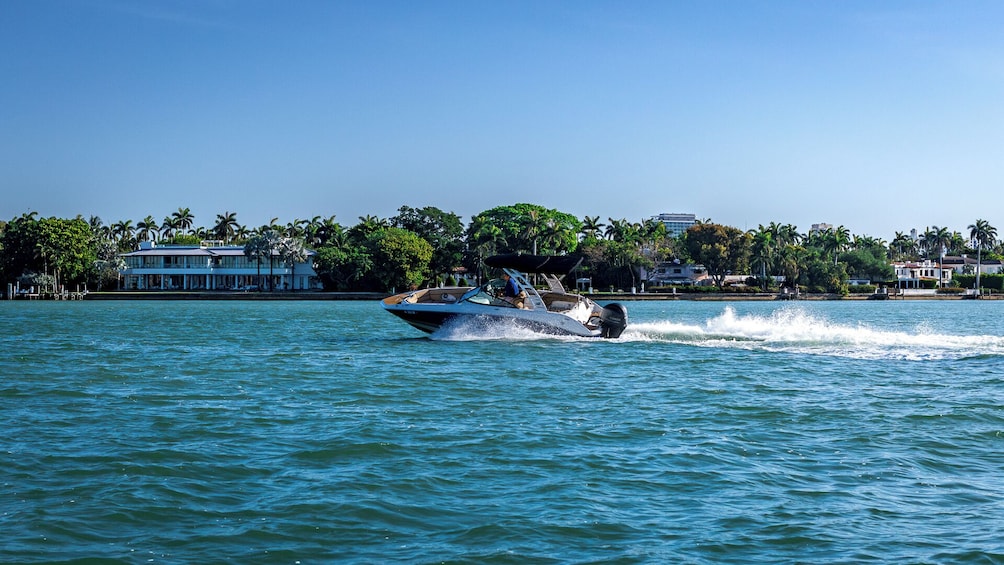 Private Tailored Sightseeing Miami Boat Tour & Fun Your Way