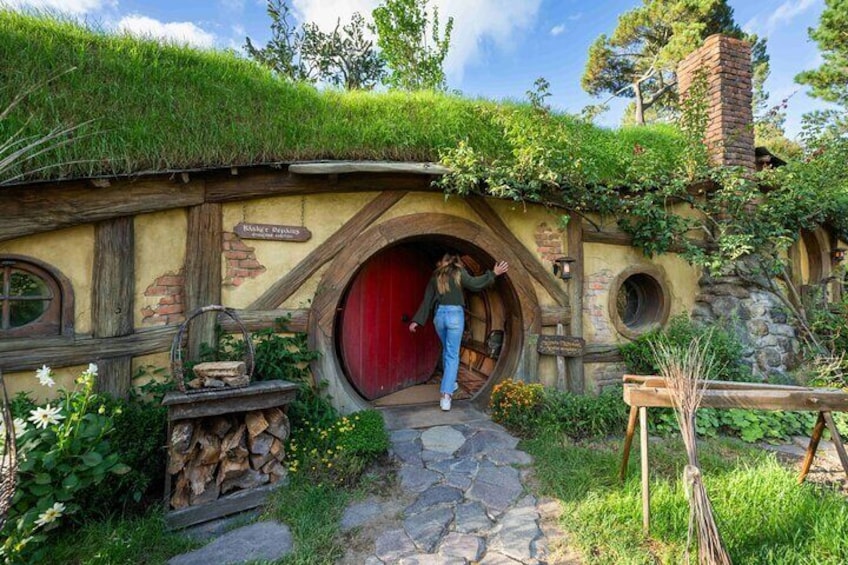 Hobbiton Movie Set Small Group Day Tour from Auckland
