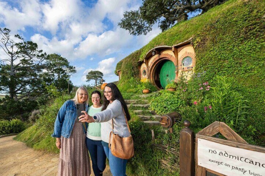 Hobbiton Movie Set Tour from Auckland