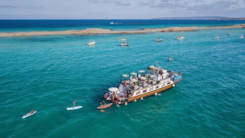 Ibiza: viaje en barco de un día a Formentera con comida y barra libre