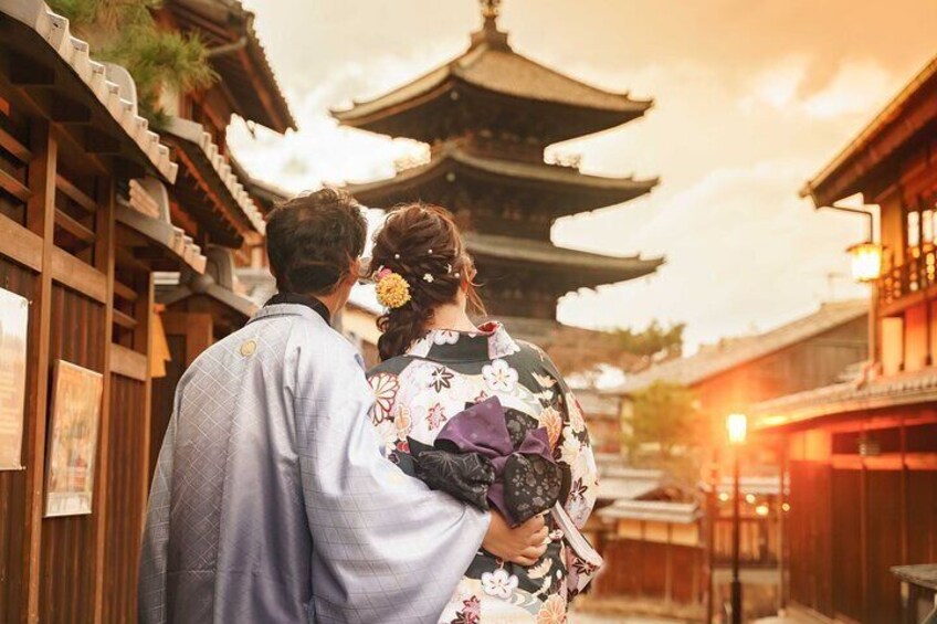 Photo shoot in Kyoto. We provide Kyoto vacation photography services with beautiful scenery.