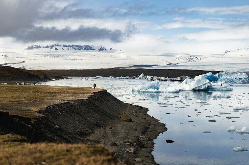 Reykjavik: Diamond Beach and Glacier Lagoon Private Tour