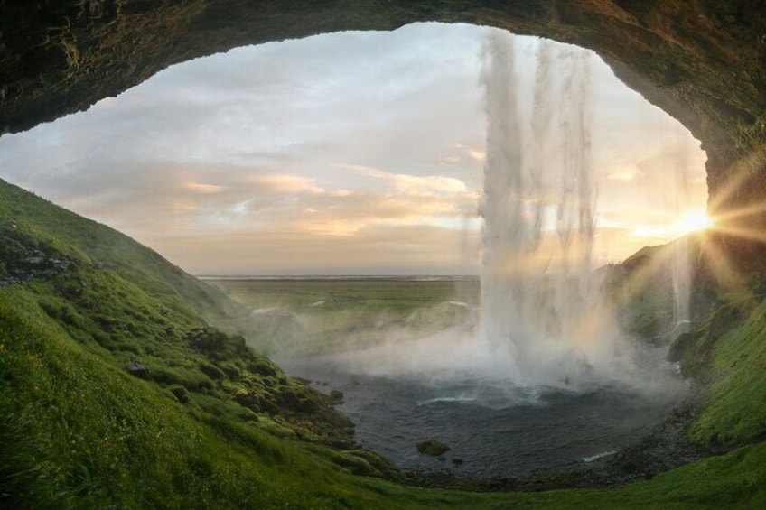 Reykjavik: Diamond Beach and Glacier Lagoon Private Tour