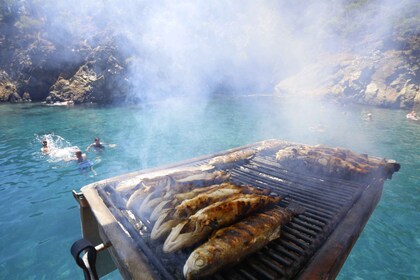 Oludeniz: ล่องเรือ 6 เกาะพร้อมจุดจอดว่ายน้ำและรับประทานอาหารกลางวัน