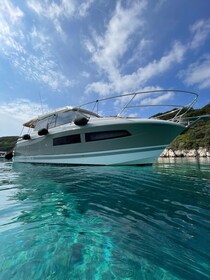 Corfu : Private Motor-Yacht Cruise with Corfu Town Views