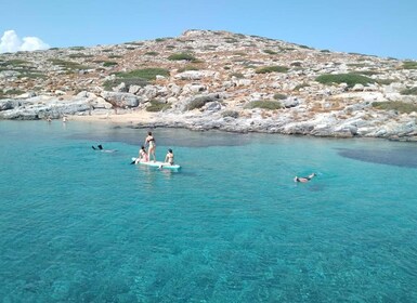 Playa de Lygaria: actividad de deportes acuáticos