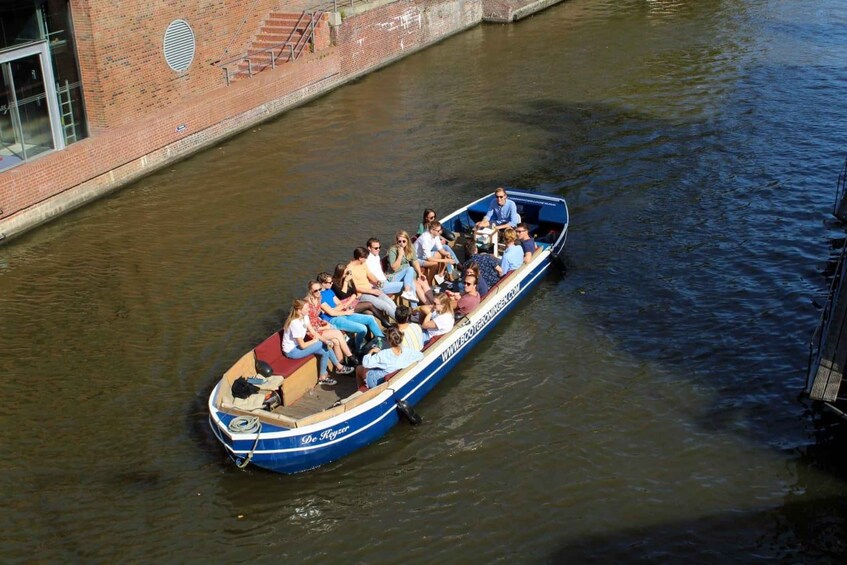 Groningen: Private City Cruise with Open Bar