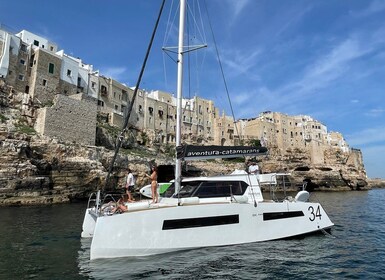 Tour privado en catamarán en Polignano a Mare