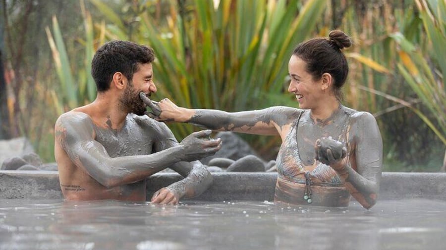 Hell's Gate Mud Spa & Thermal Park Group Day Tour from Auckland
