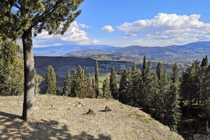 From Fiesole to Settignano between history, art and Tuscan landscapes