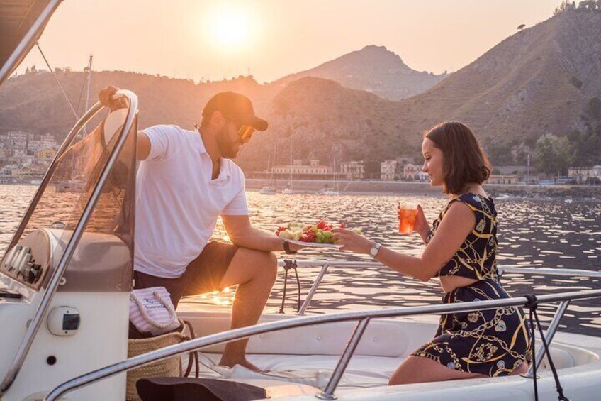 Private boat excursion to Giardini Naxos