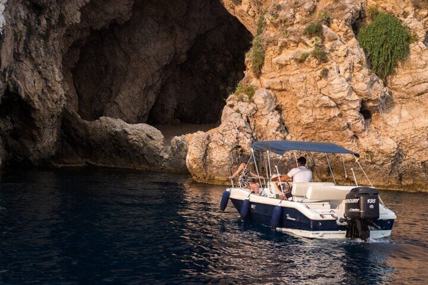 Private boat excursion to Giardini Naxos