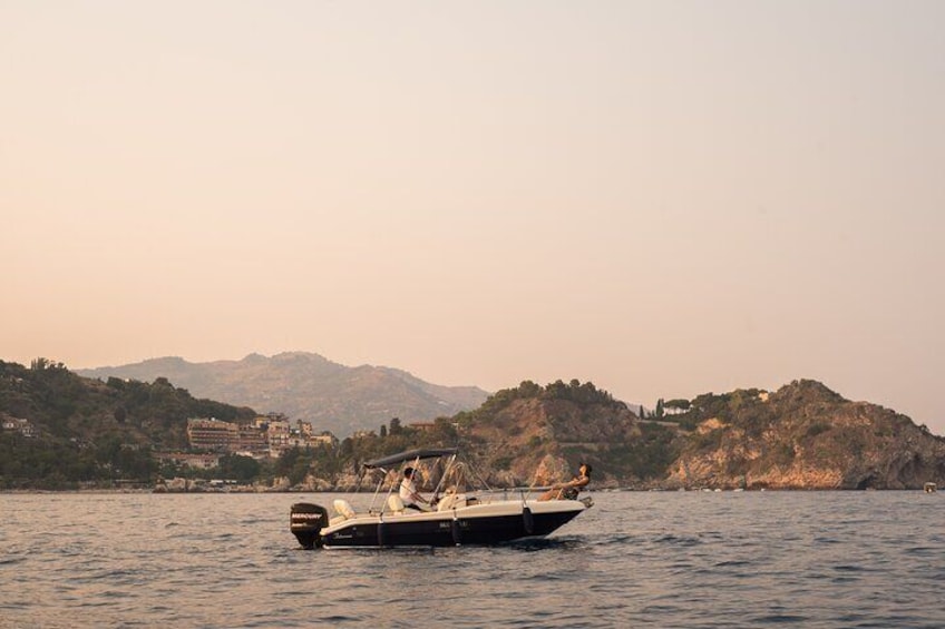 Private boat excursion to Giardini Naxos
