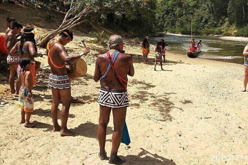 Reception of the Embera community 