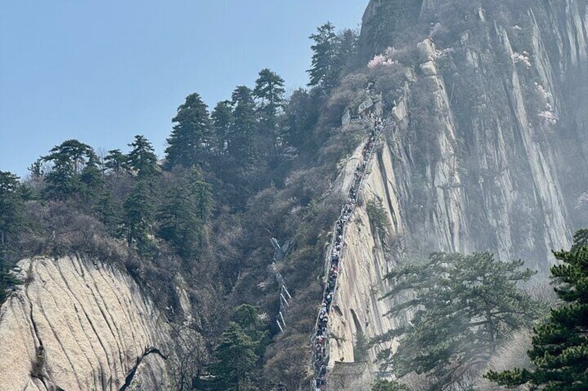 Mount Huashan Full Day Hiking Tour with Cable Cars