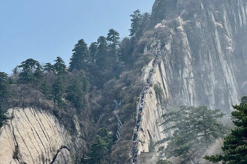 Mount Huashan Full Day Hiking Tour with Cable Cars
