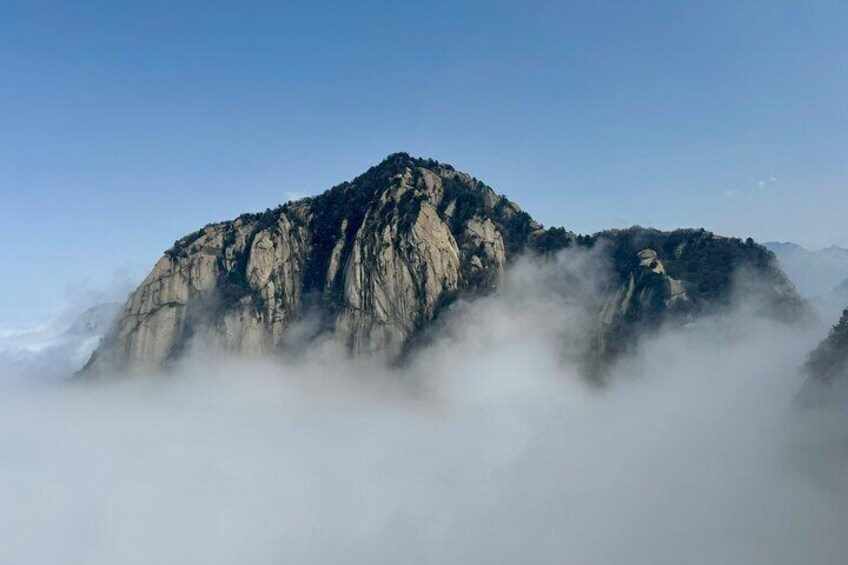 Mount Huashan Full Day Hiking Tour with Cable Cars