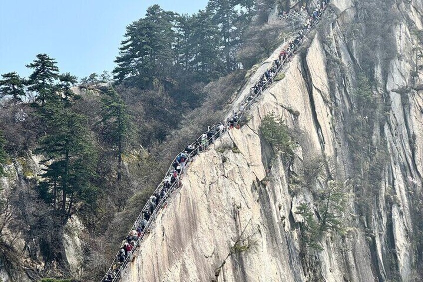 Mount Huashan Full Day Hiking Tour with Cable Cars