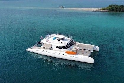 3 Islands Full-Day Tour on Catamaran with Lunch Buffet in Pattaya