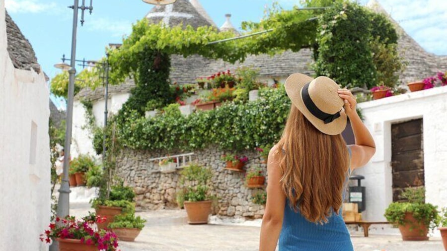 Tour di Alberobello & Guida a Matera, from bari