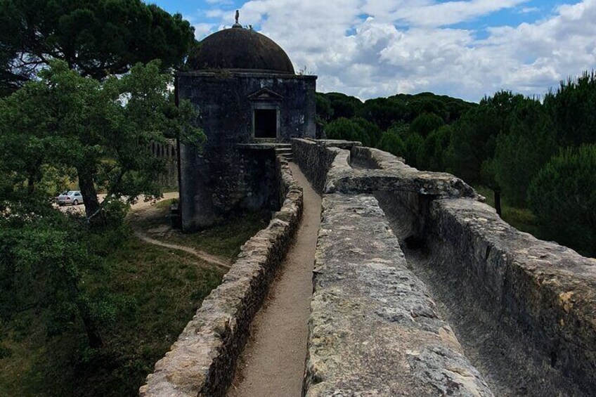 I'll share with you other must see destinations in Tomar like the aqueduct. 