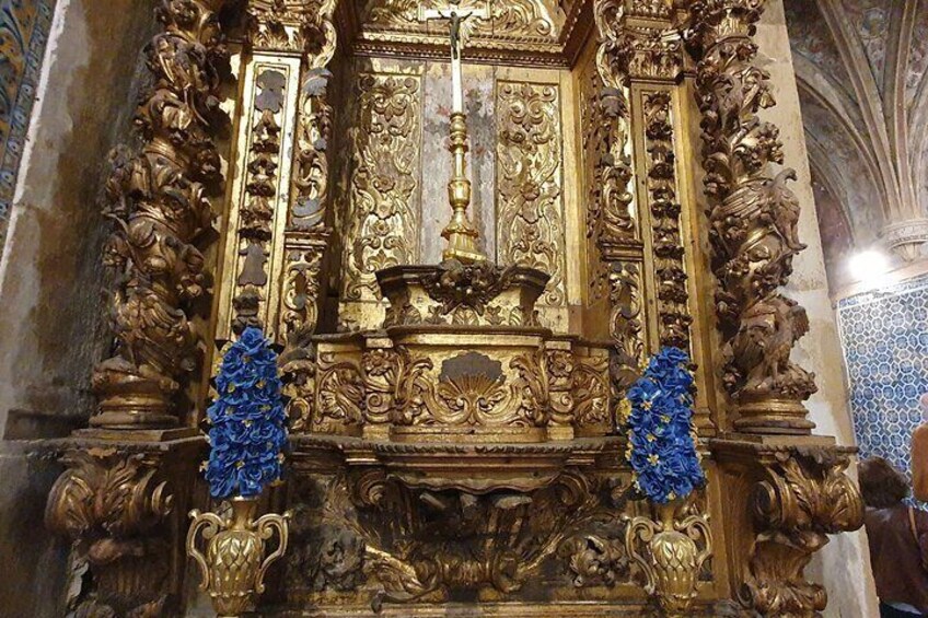 And churches, there's always a church to look at in Portugal. We visit 3 and a synagogue. 