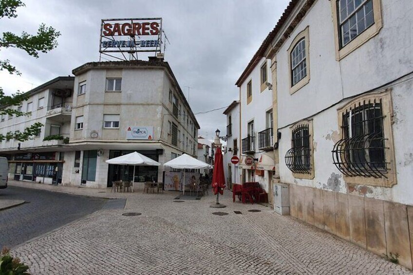 Quaint streets full of shops, café bars and restaurants await your visit. I'll show you where the locals eat in a "Do Dia"