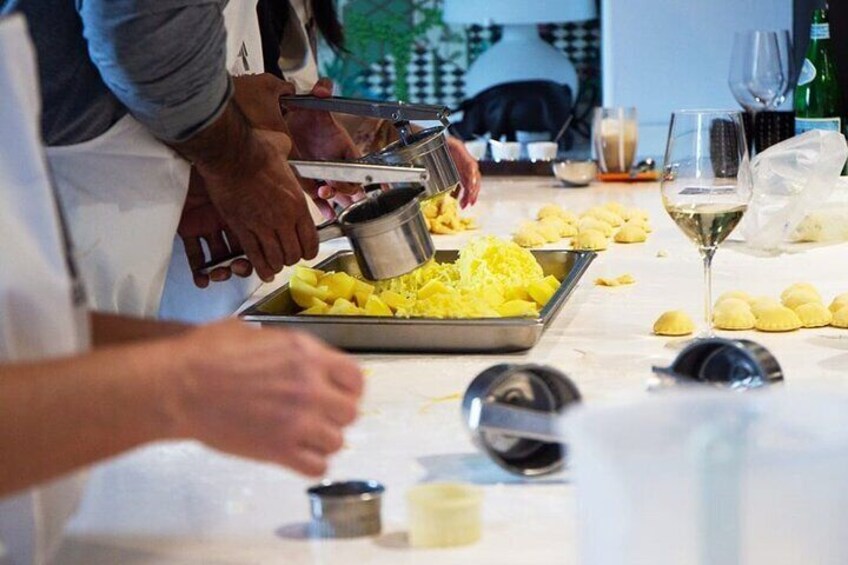 Small Group Positano Cooking Class Experience with Prosecco