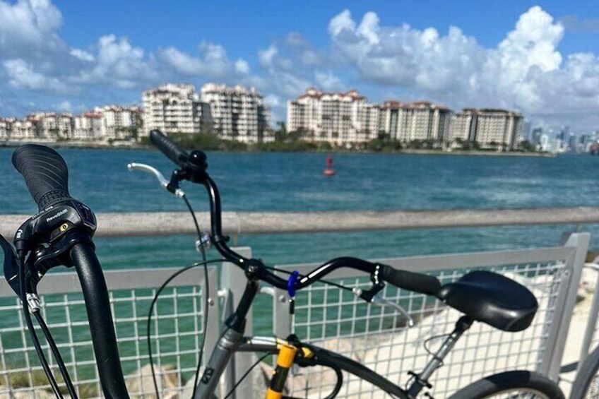 South Beach Art Deco by Bike in French