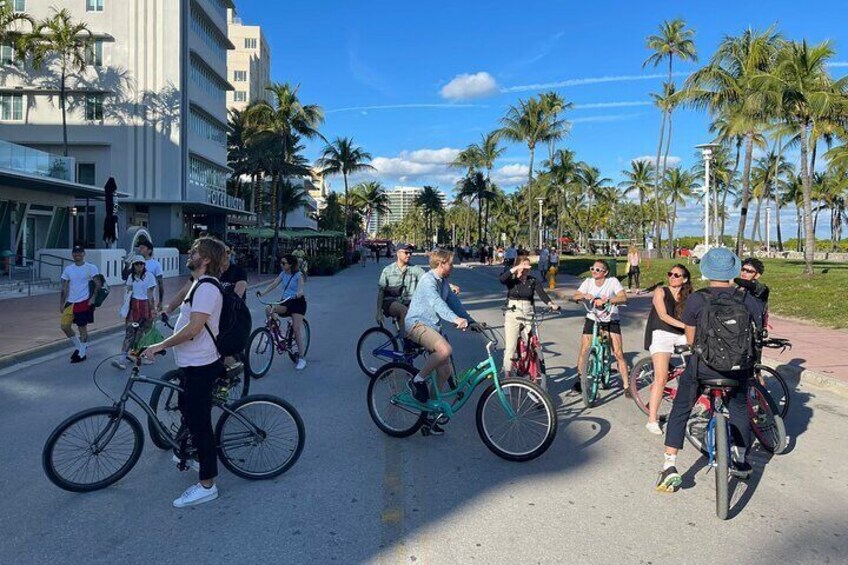 South Beach Art Deco by Bike in French