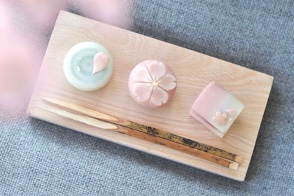 Tokyo: Traditional Sweet Making and Matcha Experience