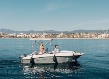 Unlicensed boat in Puerto Banús