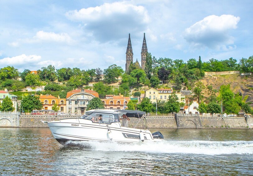 Prague: Private Vltava River Speedboat Cruise with Prosecco